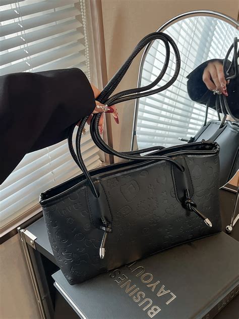 Solid Bucket Shoulder Bag | Savana | Bestsellers