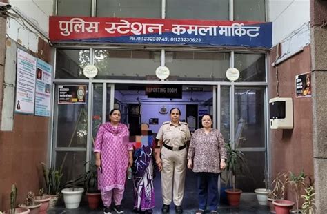 Delhi: GB रोड से बचाई गईं 2 नाबालिग, आधार कार्ड बदलकर बनाया जा रहा था ...