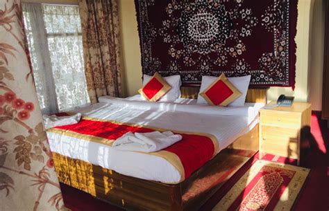 White House Hotels | Barlowganj | Mussoorie