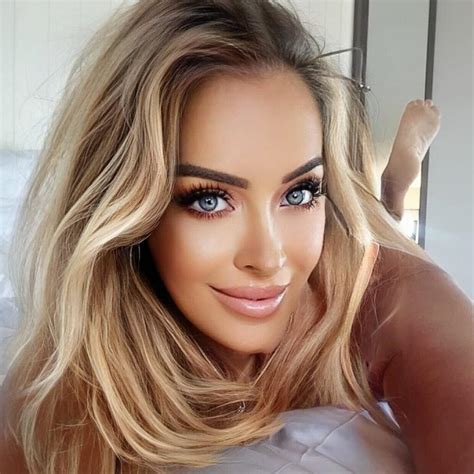 Eaglehawk escorts and private escorting services - Scarlet Blue.