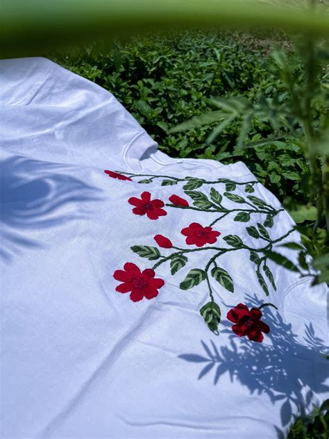 Scarlet Petal and Leaves hand embroidered T-shirt (Unisex) – Vee Threads
