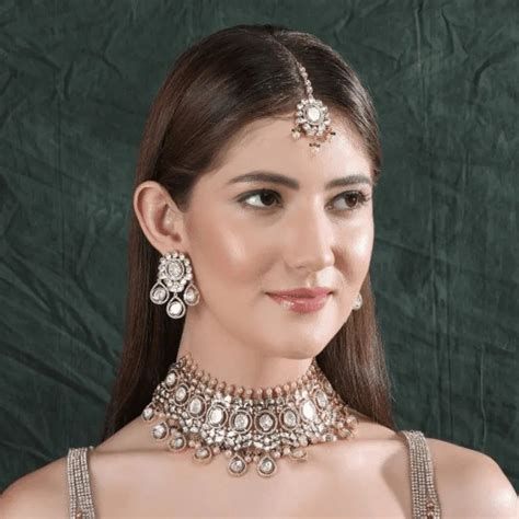 Kundan Bridal Necklace Set with Tikka | Auraa Trends