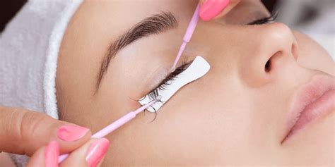 Safe & Pain-free Eyelash Extension Removal, Gold Coast
