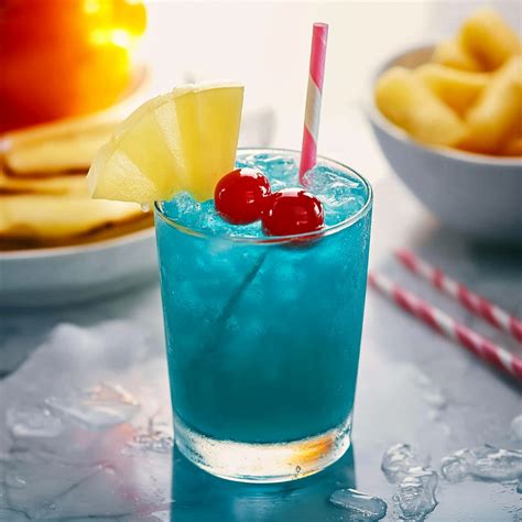 Tropical Paradise: Blue Hawaiian Cocktail Recipe - Perfect Savory 450