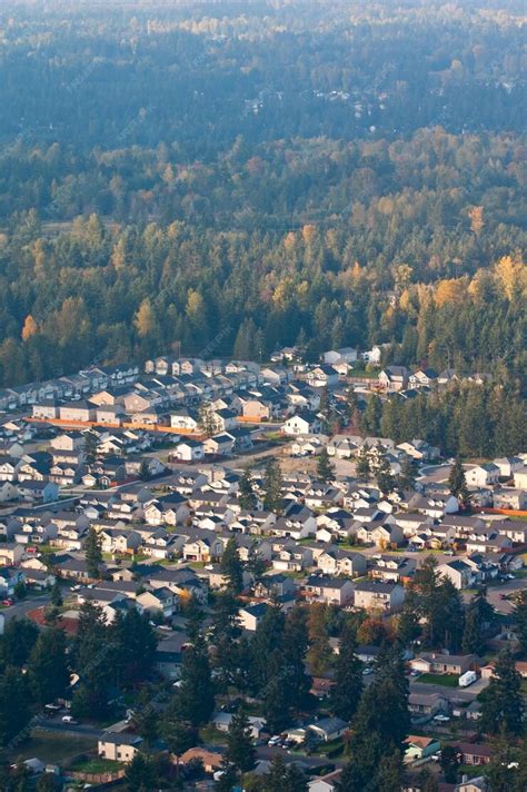 Aerial view of vibrant urban housing development in 4k | Premium Photo