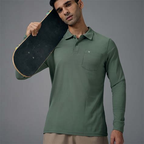 Men Solid Slim Fit Polo T-shirt with MATPIQ