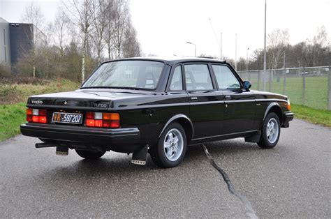 OpenRoad_Classic_Cars_Volvo_240_Turbo (3) - OpenRoad