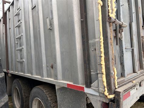 1995 INT MODEL 80S GRAIN / SILAGE TRUCK