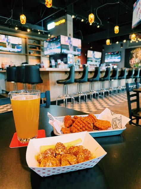 Tracks Lounge - Omaha Places