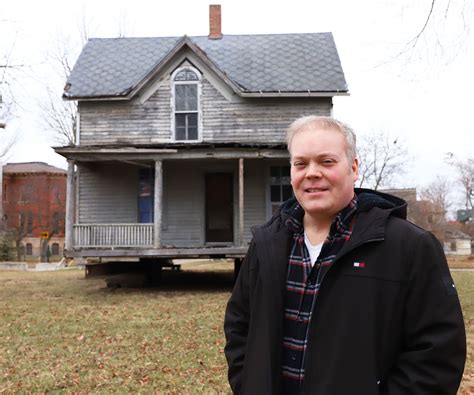 What’s that? Historic Flint home on I-beams is slowly on the move ...