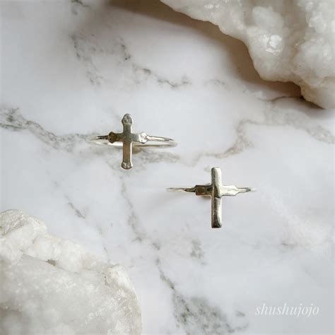 silver petit cross ring | ShuShu and JOJO