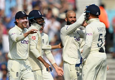 Mo' power to Aaron: Moeen Ali is bowled by a full and fast inswinging delivery at Old Trafford, 2014