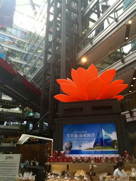 【携程攻略】北京侨福芳草地购物中心购物,应邀在北京芳草地的卢米埃影城看3D版《这里的黎明静悄悄》，芳草地除…