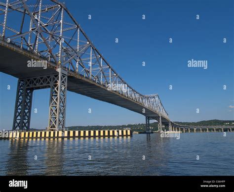 Tappan Zee Bridge over the Hudson river Stock Photo - Alamy