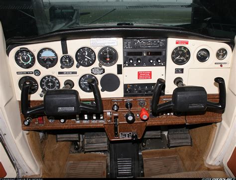 Cessna 152 Engine, Left Side | Pilot