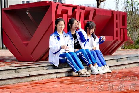柳州市二职校举行新生叠被子大赛_广西八桂职教网--有职教的地方就有我们!