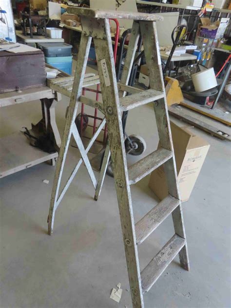 Wood Step Ladder
