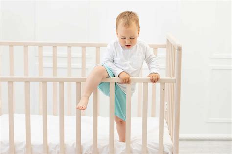 Guide to Crib Mattress Height | When Should You Raise Your Baby ...