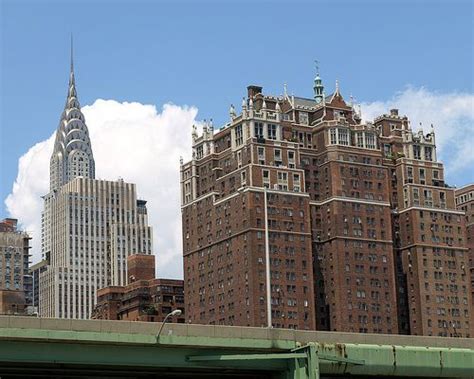 City Building Side View 的图像结果