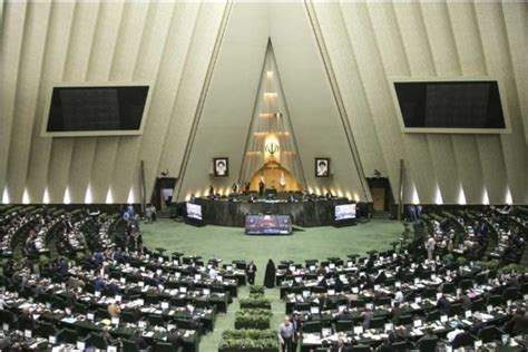 Iran's Parliament approves to reform currency