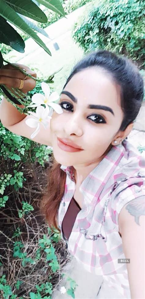 Sri Reddy targets legendary cricketer Sachin Tendulkar, gets trolled ...