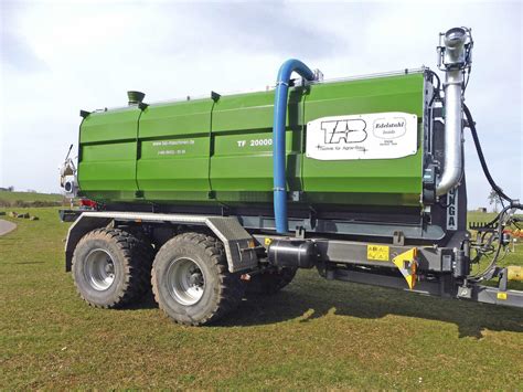 Mit der Gülle auf der Straße: Darauf kommt es beim Gülletransport an ...