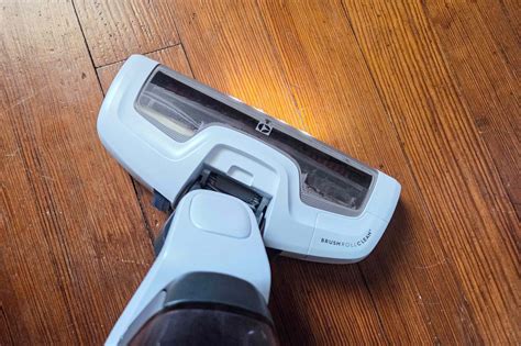 Can I Vacuum Hardwood Floors: Expert Tips for Safe Cleaning – buzzlyo
