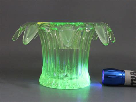 Lot - GREEN URANIUM GLASS VASE & FROG