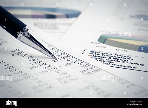 Stock Market Graphs and Charts 的图像结果