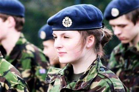 5 Most Attractive Female Armed Forces - Hello Travel Buzz