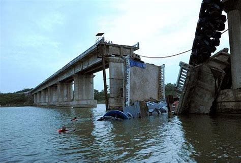 时隔20天印度又一座在建大桥塌陷！引发民众对桥梁施工质量质疑_印度_新闻_华人头条