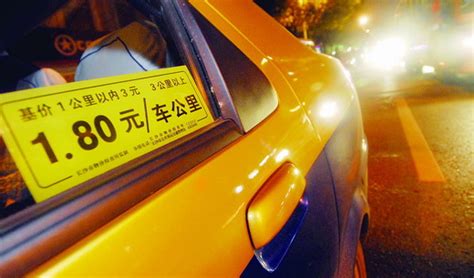 某市出租车的起步价允许行驶的最远路程为3km，超过3km部分每千米另按标准收费。-百韵网