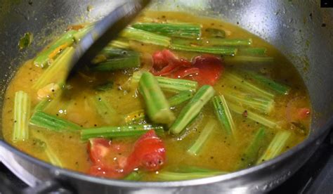 Murungaikkai arachu vitta kuzhambu-How to make-Step by step photos