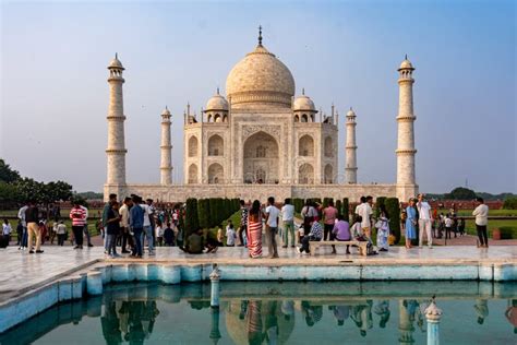Taj Mahal People 的图像结果