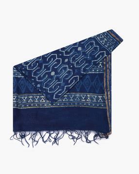 Buy dupattas for women | Crepe, Cotton, Silk dupattas online | Ajio.com.