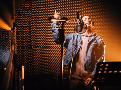 Auto-Tune Singers Who Use It 的图像结果