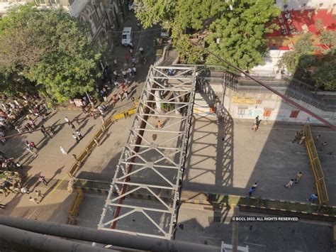 Everyday bridge to station gives way- Mumbai Mirror