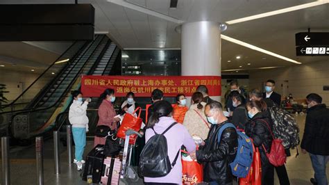 “不管到哪，亲人都在身边"——四川省政府驻上海办事处服务保障返岗农民工 - 封面新闻