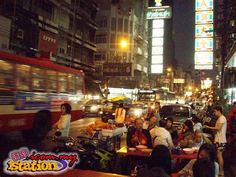 Taowarat 唐人街 | 泰国曼谷市的唐人街取名为耀华力路。刚走进唐人街，就隐约听见了邓丽君的歌:甜蜜蜜，你笑的甜蜜… | Flickr