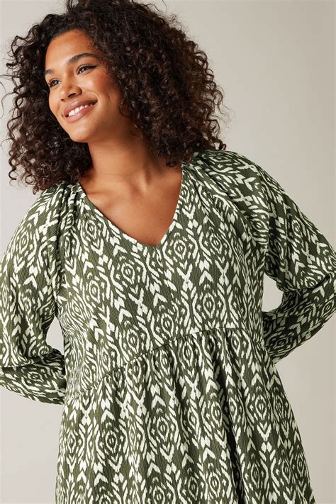EVANS Plus Size Olive Green Ikat Print Crinkle Midi Dress | Evans