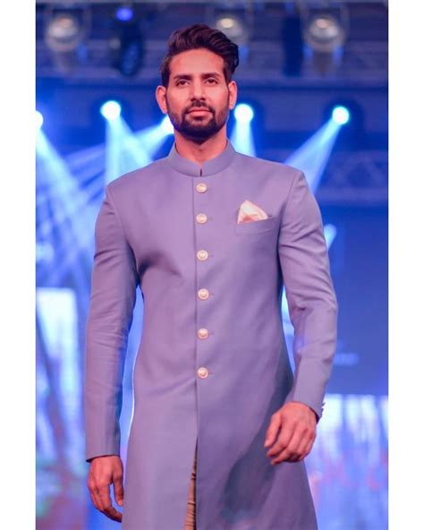 Best Ways To Incorporate Pantone Color 2022 at Weddings