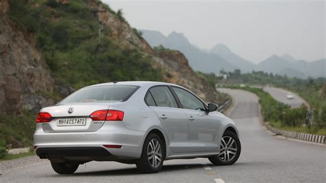 Volkswagen-Jetta-2011-2-0-Trendline-M-Compare Car Photos - Overdrive