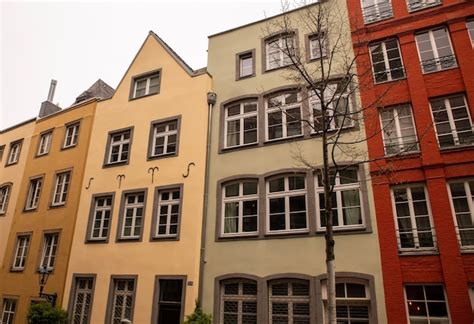 Row of Buildings Front View 的图像结果