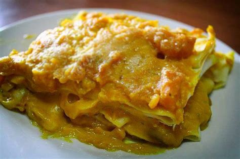Timballo di lasagne al forno con zucca gialla e ricotta  