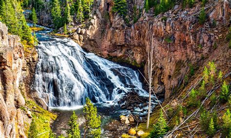 Yellowstone in October: Things to Do, Weather, and More - A-Z Animals - climate of yellowstone national park