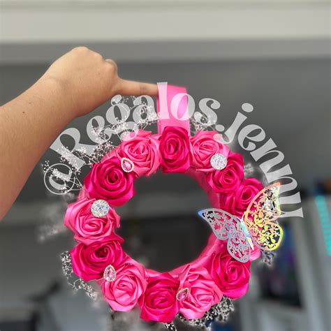 Corona de muertos rosa 💗 | Ramo de cintas, Ideas para coronas de flores ...