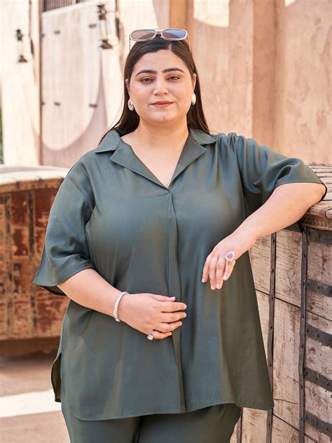 Meeka Plus Size Boxy Fit Notched Collar Co-Ord Set (Green)