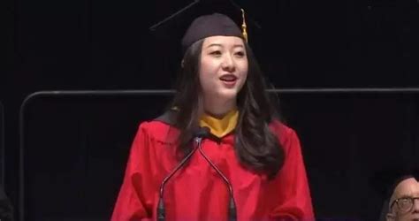 中国南京女留学生在美国大学毕业典礼演讲，这次很惊艳
