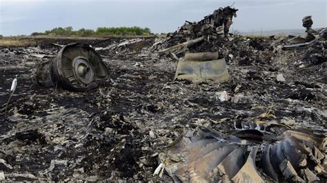 Reconstruction of MH17 reveals final moments of doomed flight - 60 ...