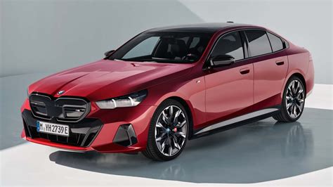 BMW Serii 5 2024 G60. Czas iść ramię w ramię z "siódemką" | autoGALERIA